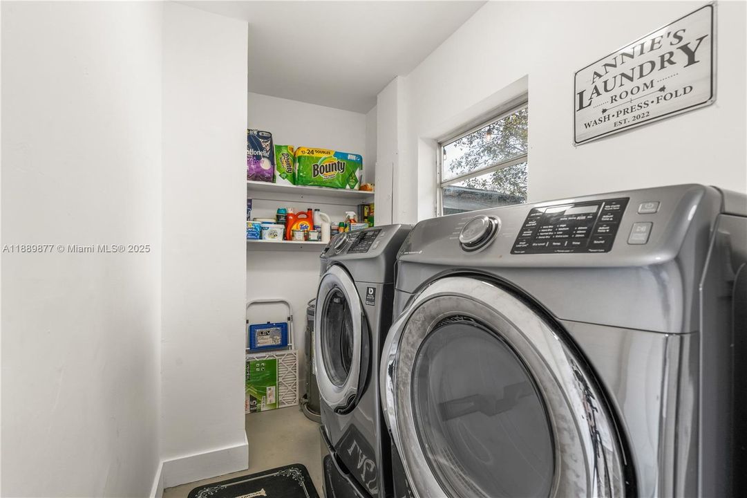 На продажу: $350,000 (2 спален, 2 ванн, 1003 Квадратных фут)