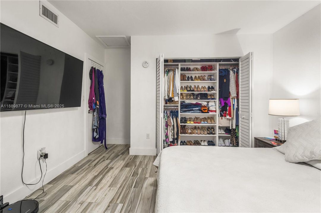 На продажу: $350,000 (2 спален, 2 ванн, 1003 Квадратных фут)