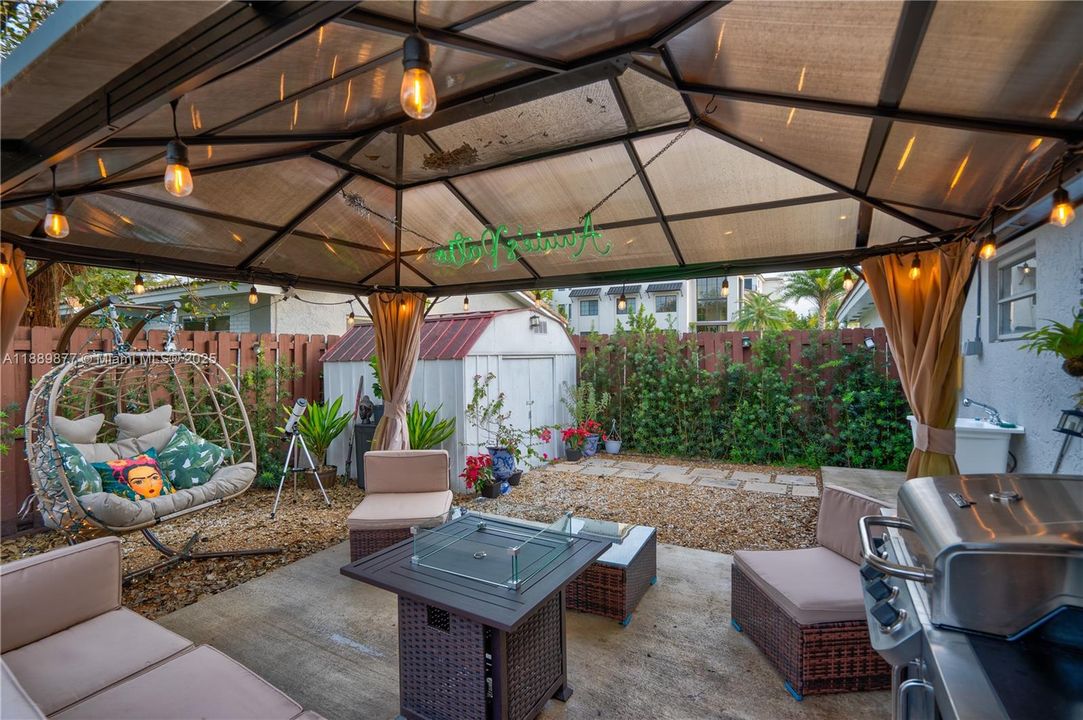 На продажу: $350,000 (2 спален, 2 ванн, 1003 Квадратных фут)