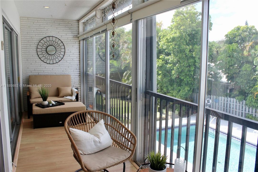 Active With Contract: $2,250 (1 beds, 1 baths, 580 Square Feet)