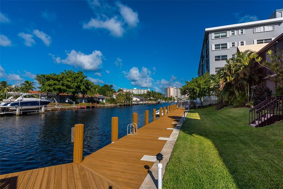 Active With Contract: $2,250 (1 beds, 1 baths, 580 Square Feet)