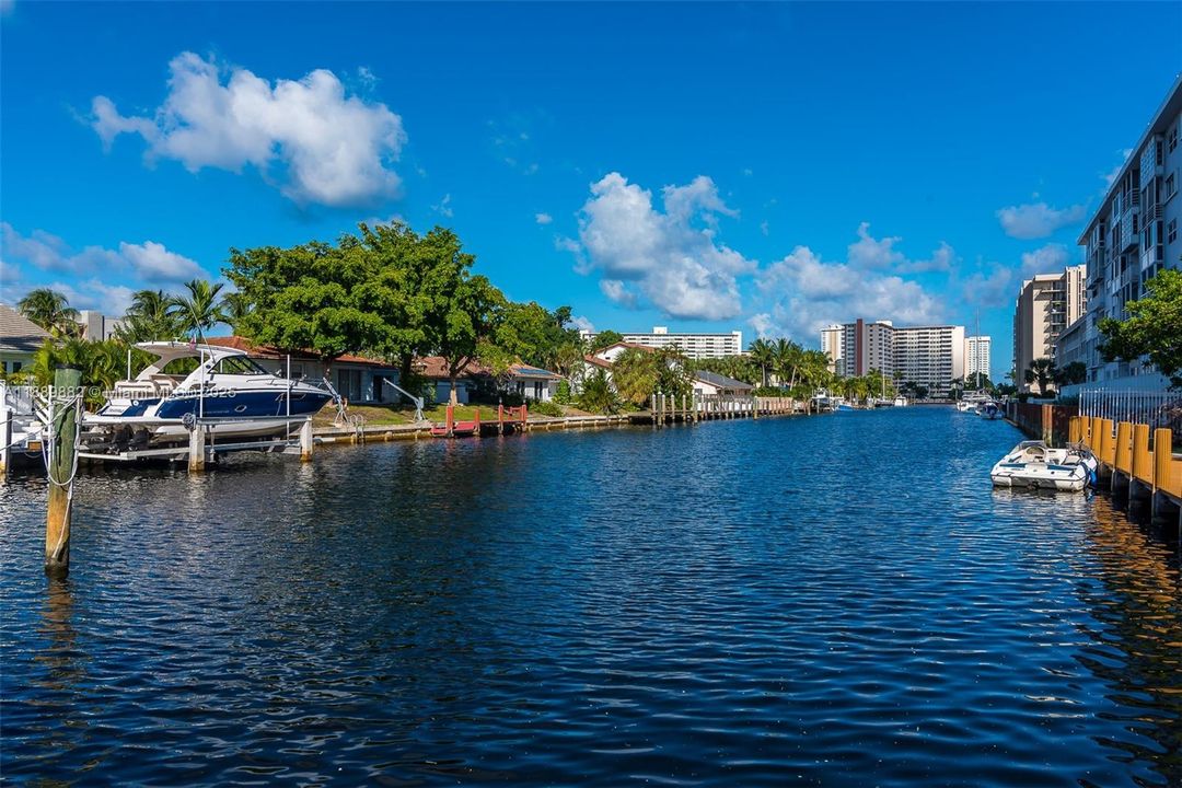 Active With Contract: $2,250 (1 beds, 1 baths, 580 Square Feet)