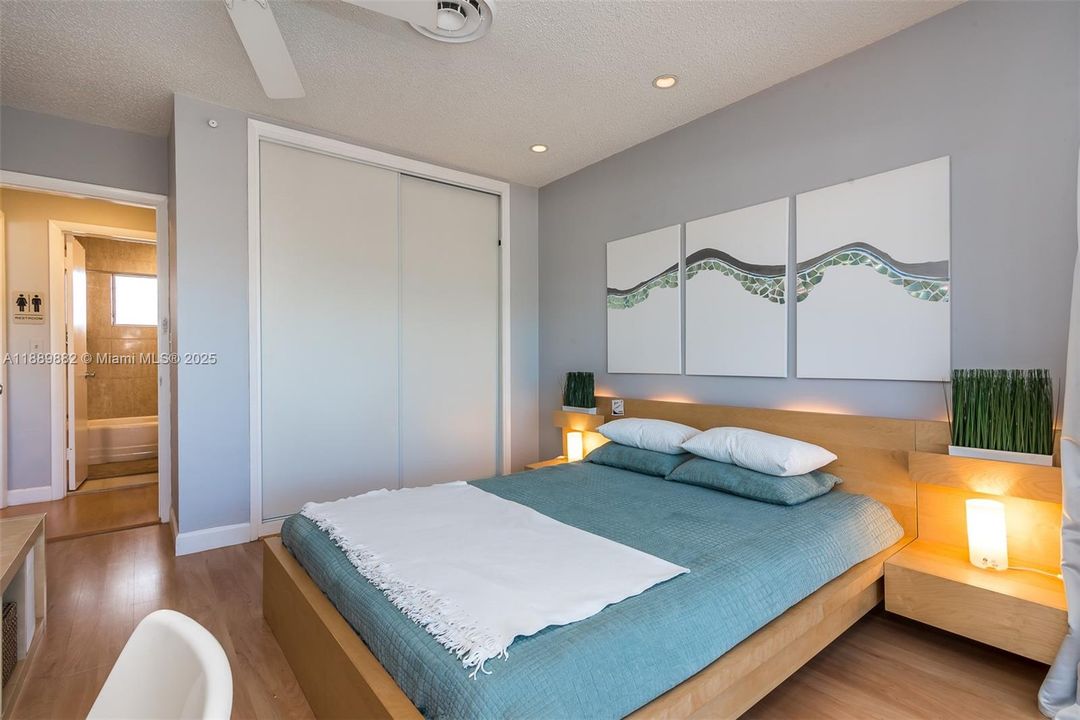 Active With Contract: $2,250 (1 beds, 1 baths, 580 Square Feet)