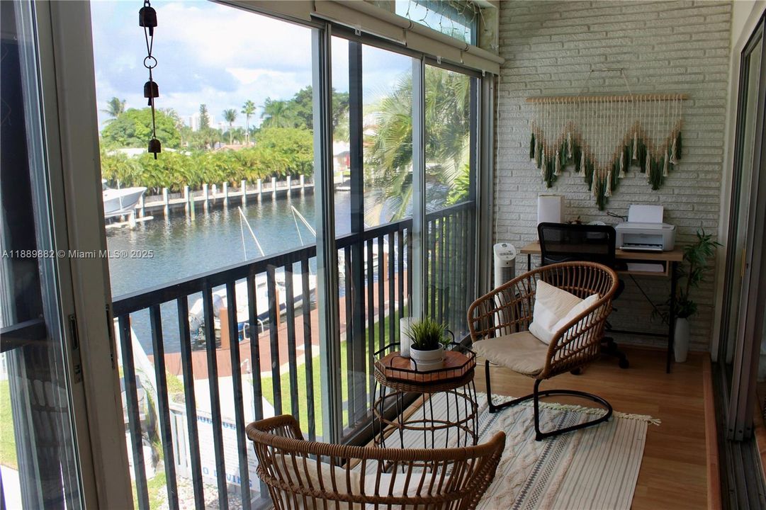 Active With Contract: $2,250 (1 beds, 1 baths, 580 Square Feet)