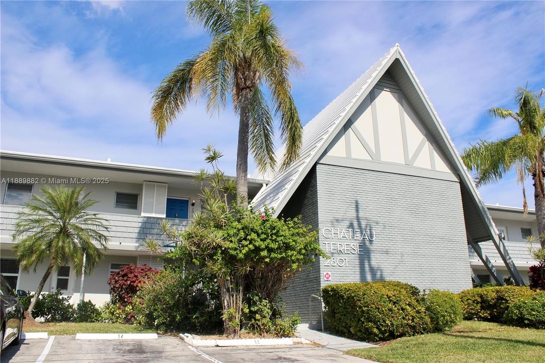 Active With Contract: $2,250 (1 beds, 1 baths, 580 Square Feet)