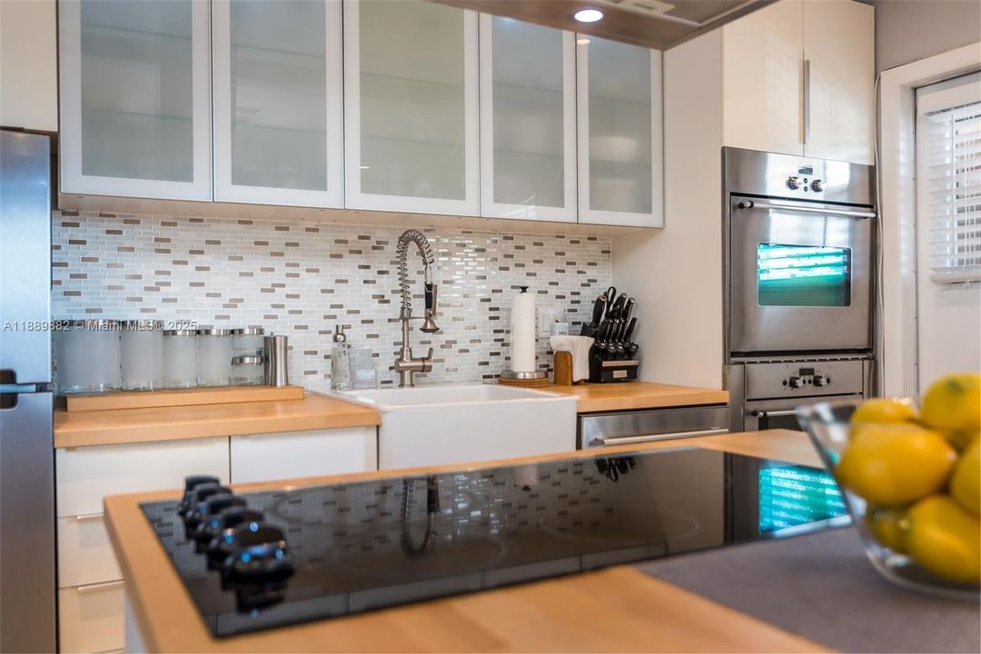 Active With Contract: $2,250 (1 beds, 1 baths, 580 Square Feet)