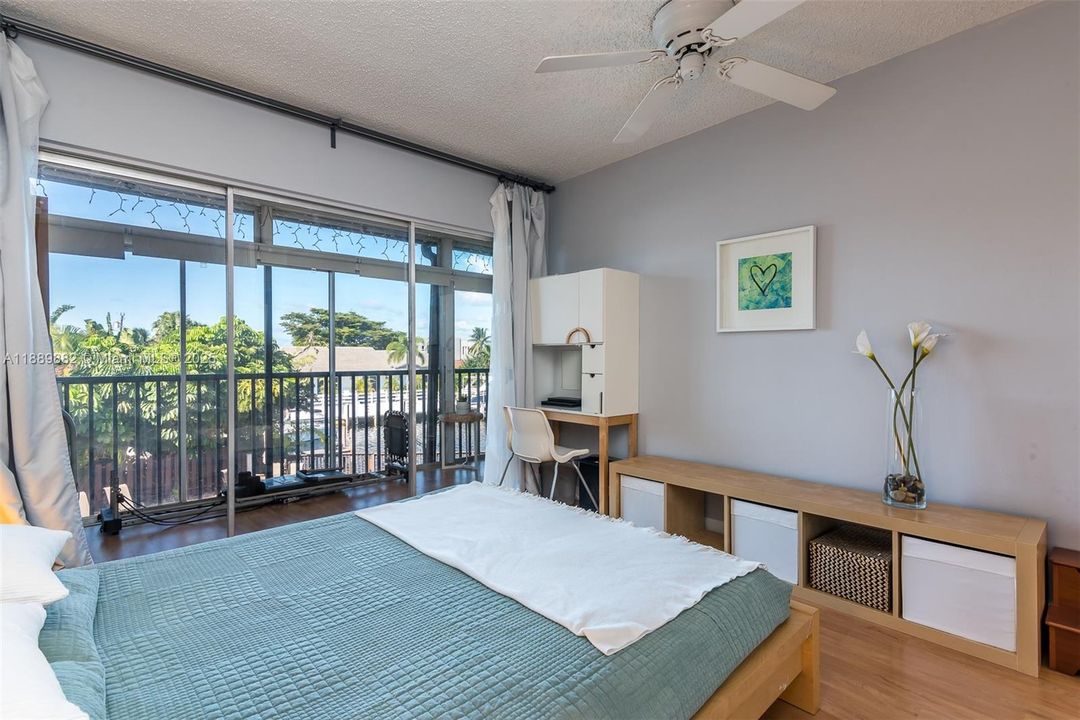 Active With Contract: $2,250 (1 beds, 1 baths, 580 Square Feet)