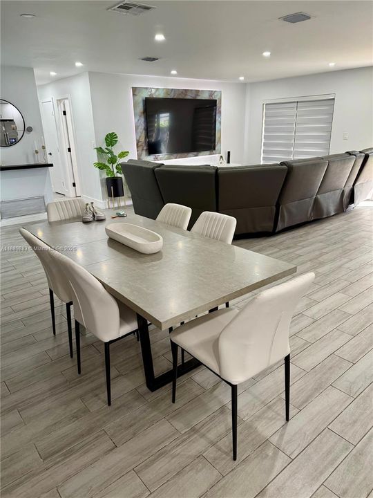 Под контрактом: $795,000 (3 спален, 2 ванн, 0 Квадратных фут)