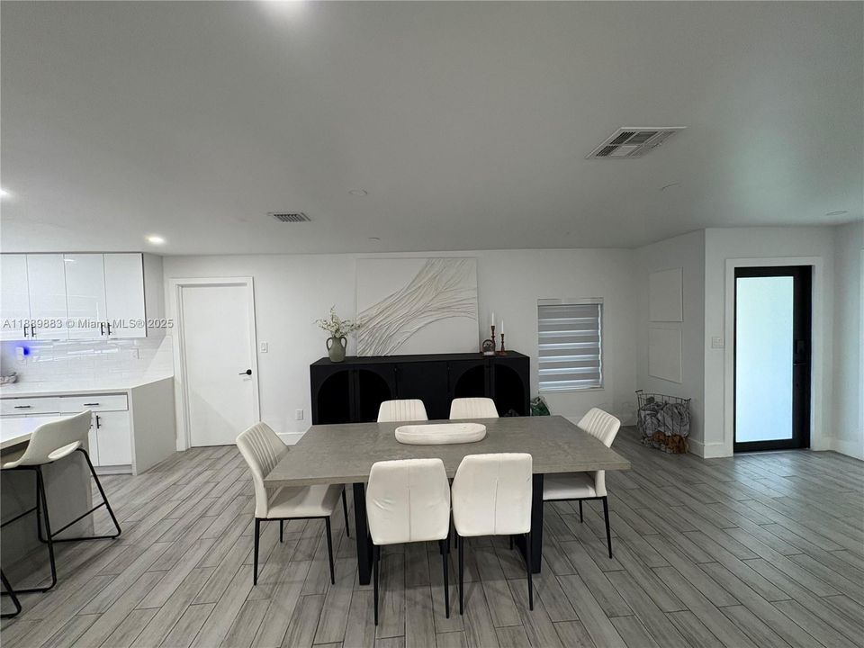 Под контрактом: $795,000 (3 спален, 2 ванн, 0 Квадратных фут)