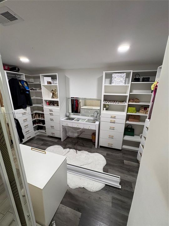 Под контрактом: $795,000 (3 спален, 2 ванн, 0 Квадратных фут)