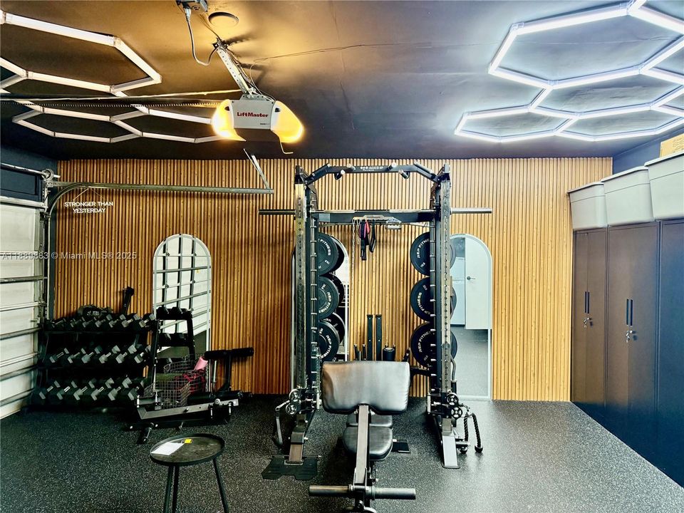 Под контрактом: $795,000 (3 спален, 2 ванн, 0 Квадратных фут)