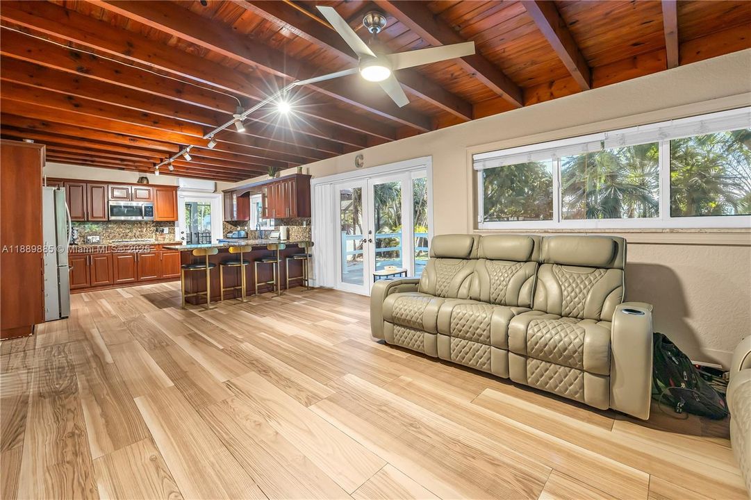 Active With Contract: $649,900 (3 beds, 3 baths, 1797 Square Feet)