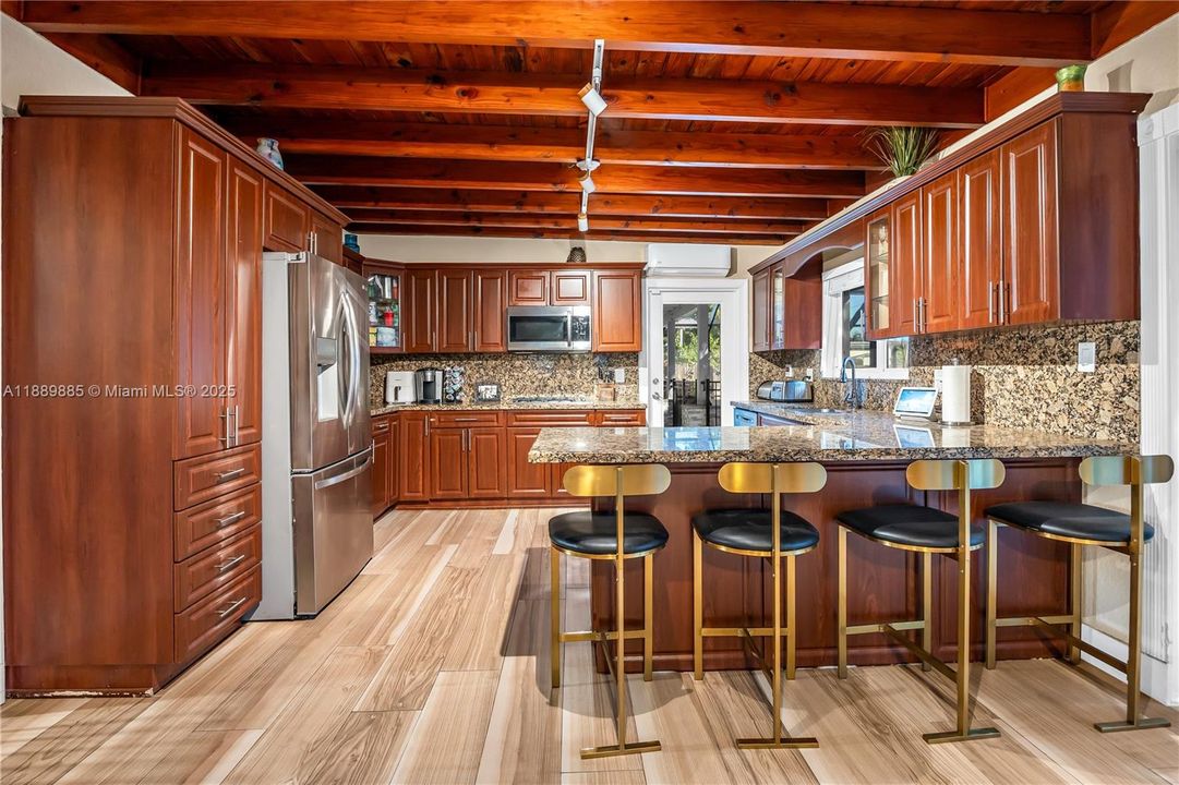 Active With Contract: $649,900 (3 beds, 3 baths, 1797 Square Feet)