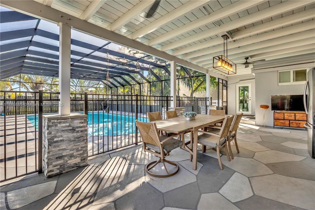 Active With Contract: $649,900 (3 beds, 3 baths, 1797 Square Feet)