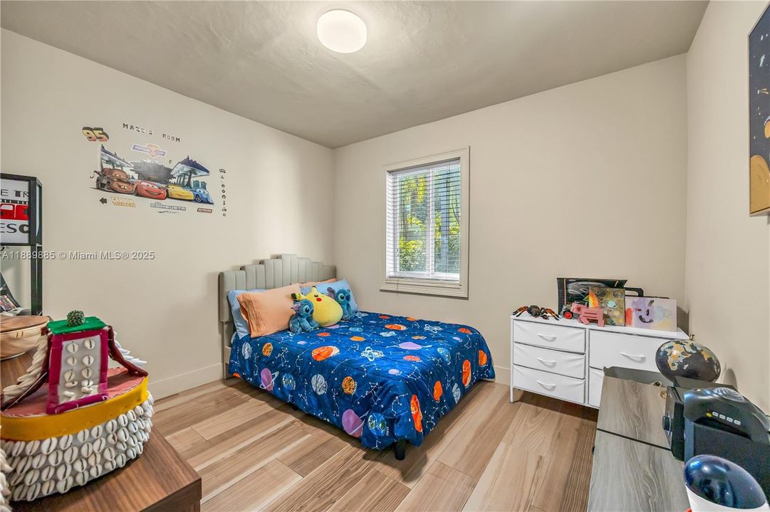 Active With Contract: $649,900 (3 beds, 3 baths, 1797 Square Feet)