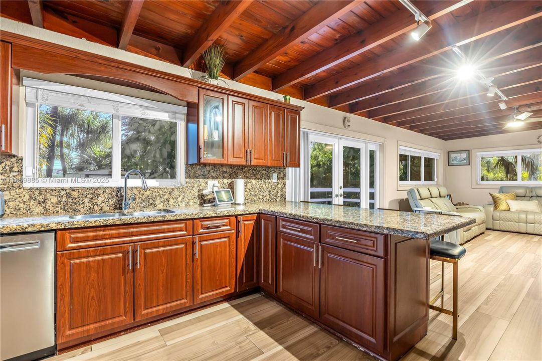 Active With Contract: $649,900 (3 beds, 3 baths, 1797 Square Feet)