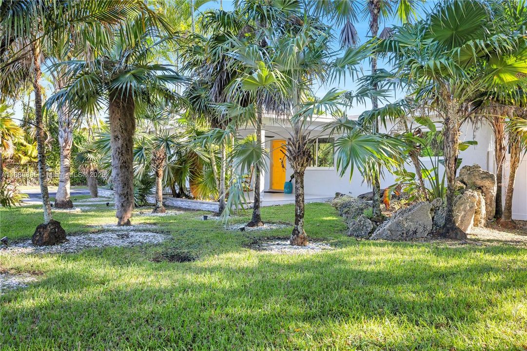 Active With Contract: $649,900 (3 beds, 3 baths, 1797 Square Feet)