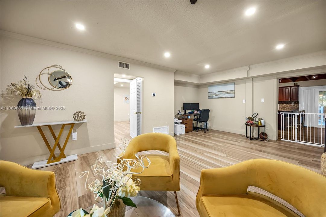 Active With Contract: $649,900 (3 beds, 3 baths, 1797 Square Feet)