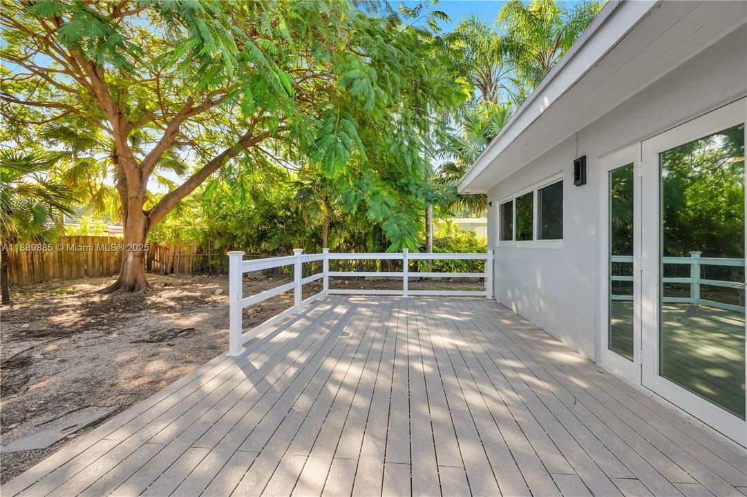 Active With Contract: $649,900 (3 beds, 3 baths, 1797 Square Feet)