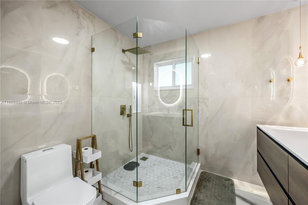 Active With Contract: $649,900 (3 beds, 3 baths, 1797 Square Feet)