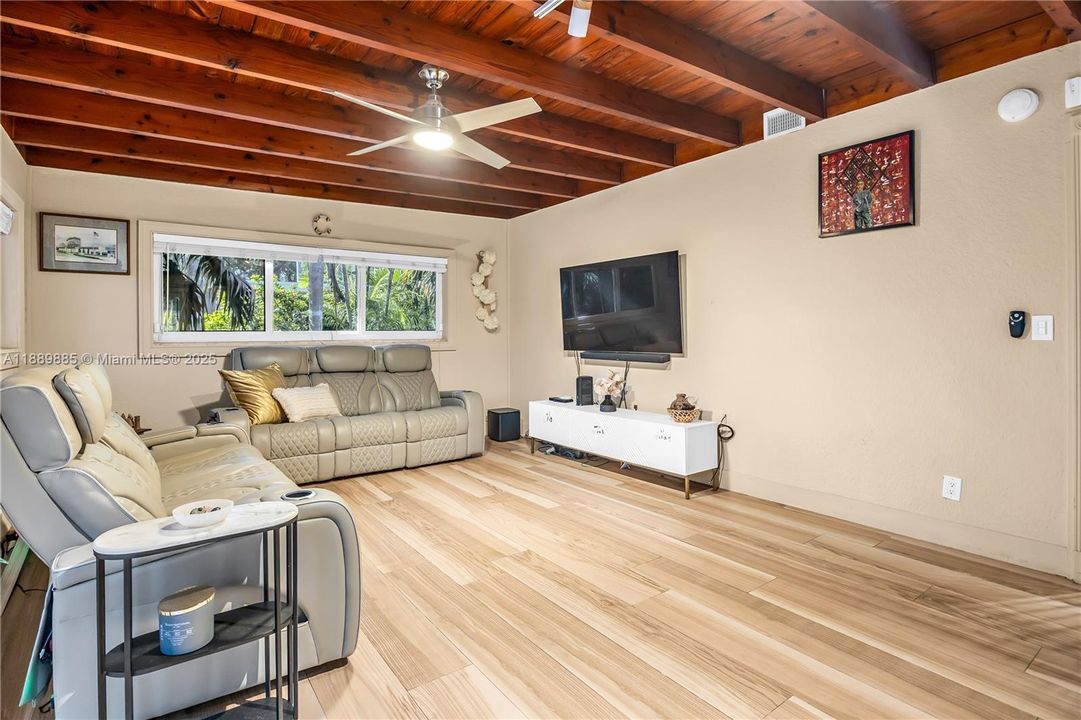 Active With Contract: $649,900 (3 beds, 3 baths, 1797 Square Feet)