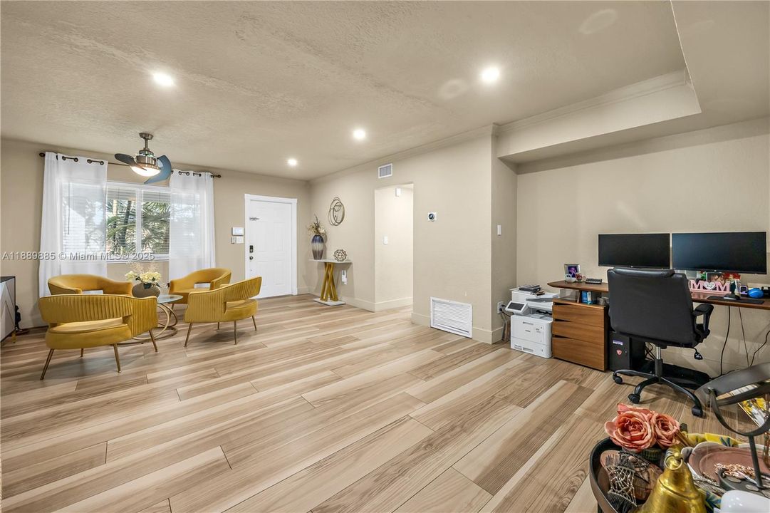 Active With Contract: $649,900 (3 beds, 3 baths, 1797 Square Feet)