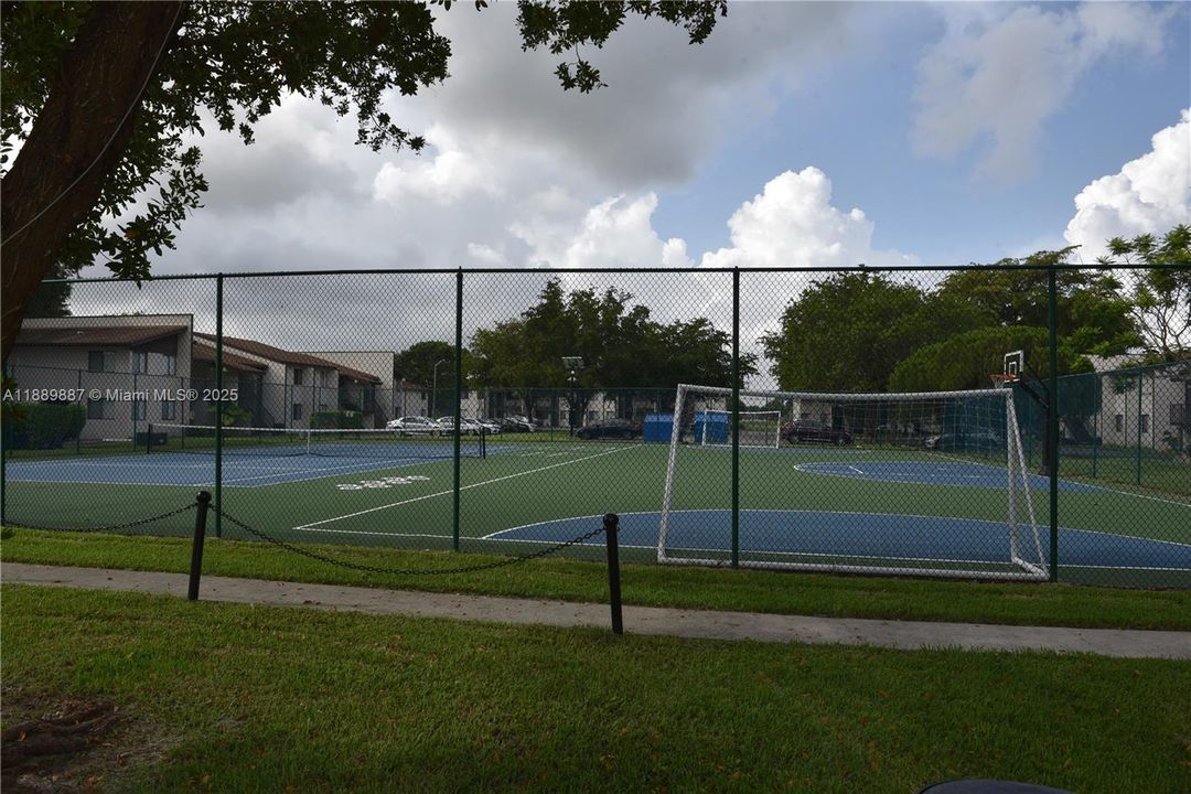 For Rent: $2,100 (2 beds, 2 baths, 1019 Square Feet)