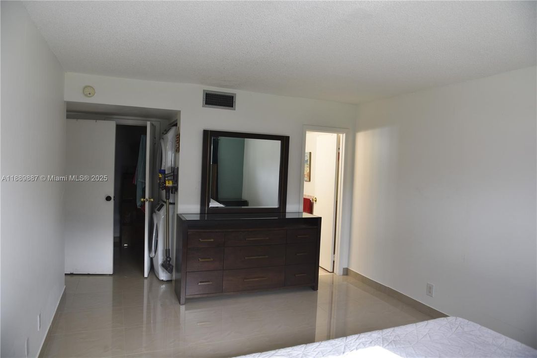For Rent: $2,100 (2 beds, 2 baths, 1019 Square Feet)