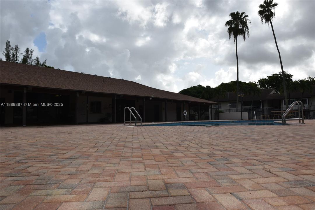 For Rent: $2,100 (2 beds, 2 baths, 1019 Square Feet)