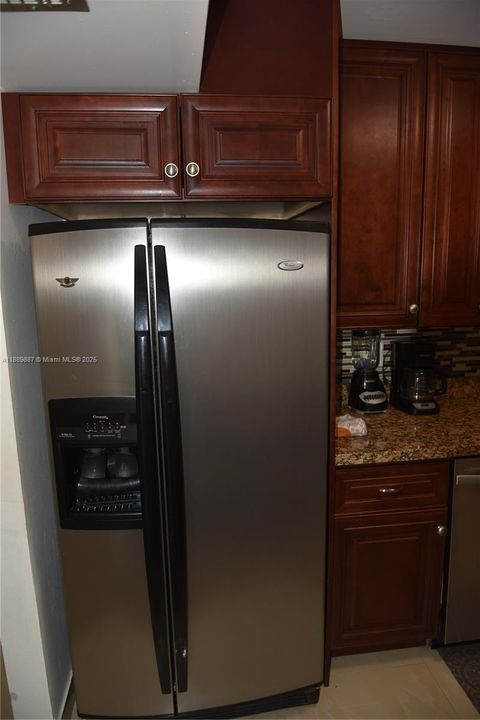 For Rent: $2,100 (2 beds, 2 baths, 1019 Square Feet)