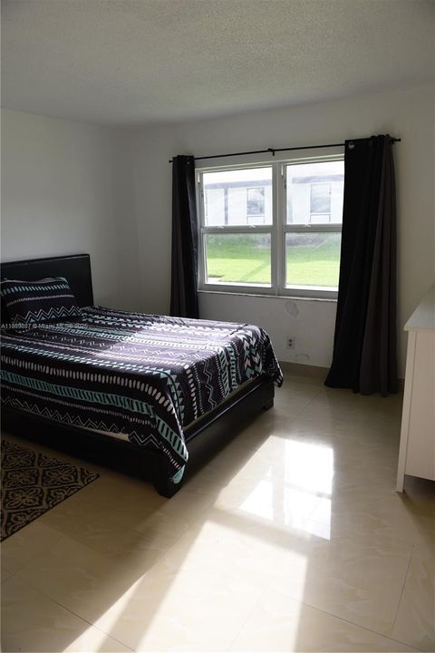 For Rent: $2,100 (2 beds, 2 baths, 1019 Square Feet)