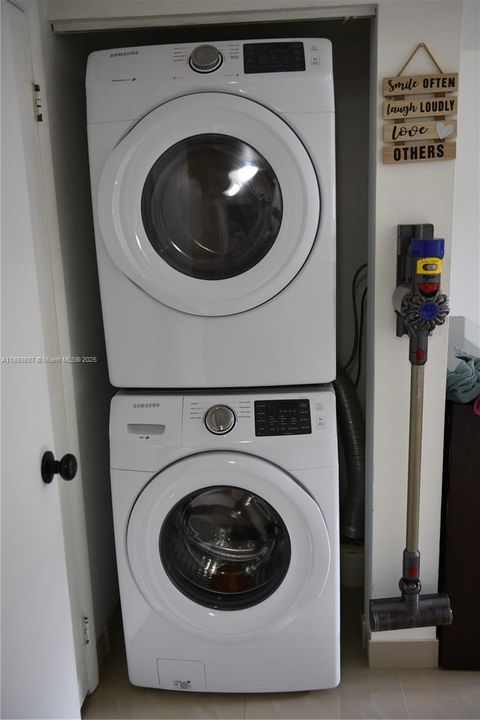 For Rent: $2,100 (2 beds, 2 baths, 1019 Square Feet)