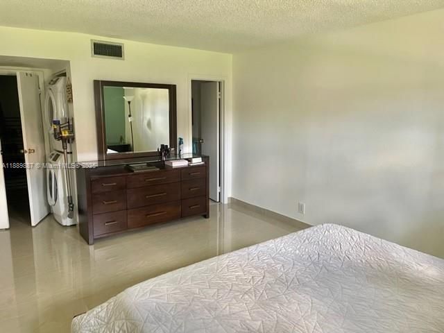 For Rent: $2,100 (2 beds, 2 baths, 1019 Square Feet)