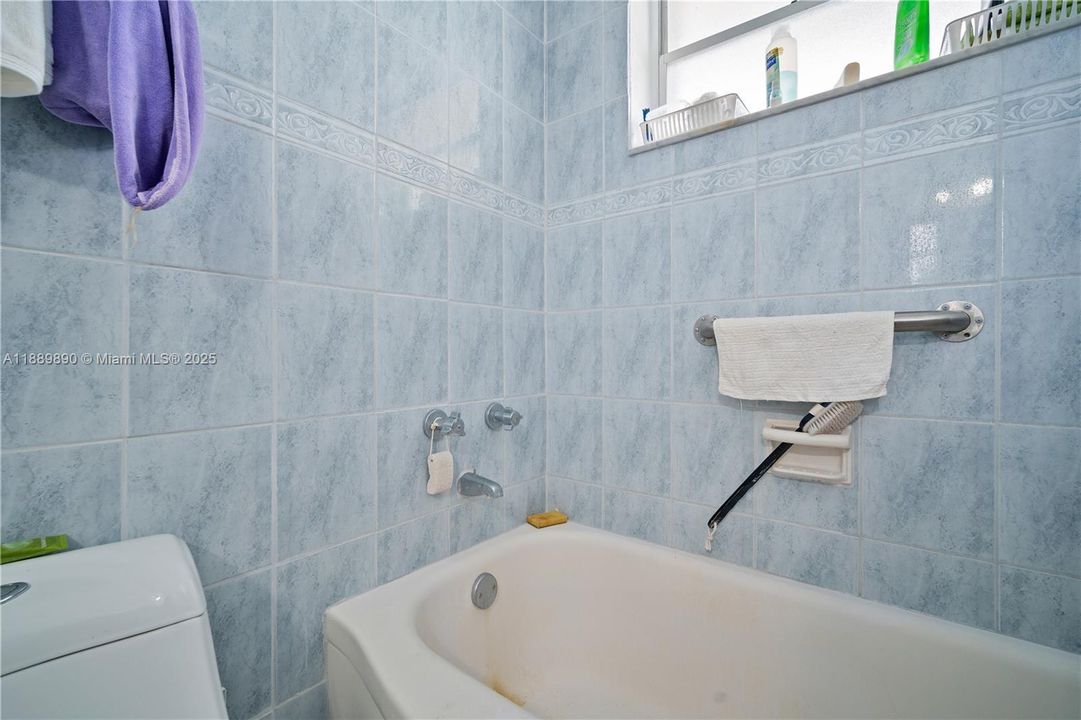 待售: $255,000 (0 贝兹, 1 浴室, 444 平方英尺)