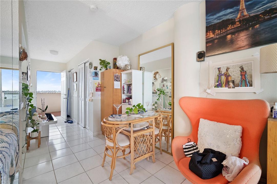 待售: $255,000 (0 贝兹, 1 浴室, 444 平方英尺)