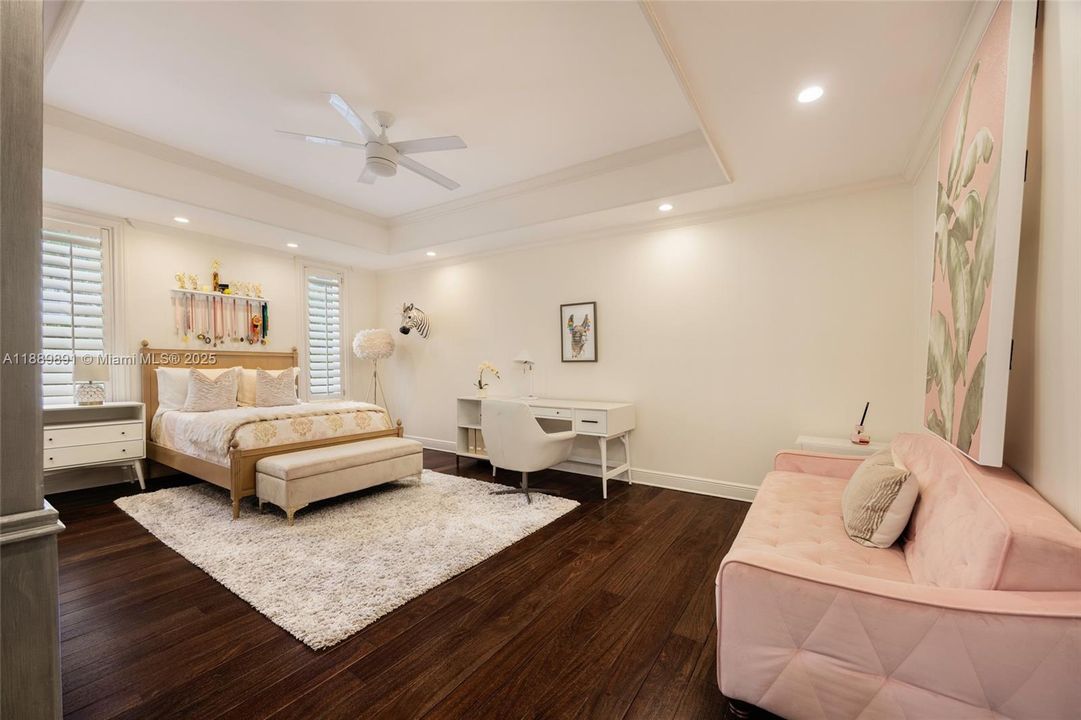 For Sale: $7,190,000 (7 beds, 8 baths, 9481 Square Feet)