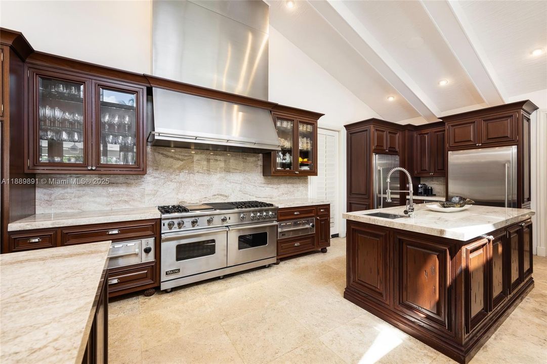 For Sale: $7,190,000 (7 beds, 8 baths, 9481 Square Feet)