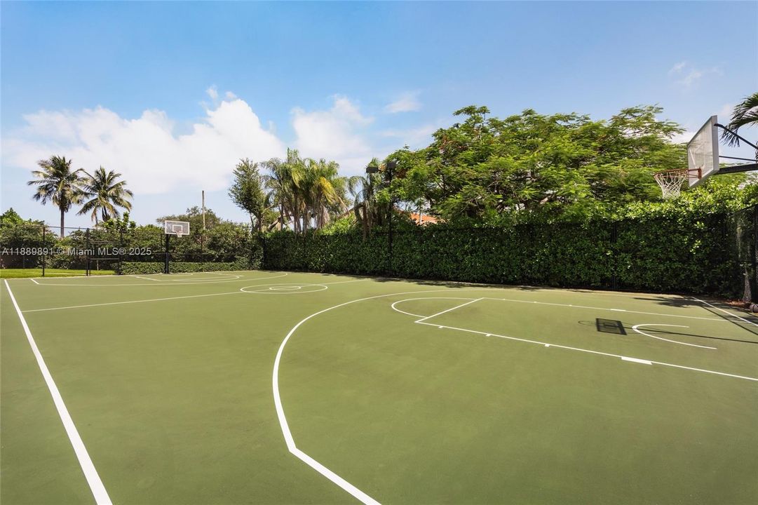 For Sale: $7,190,000 (7 beds, 8 baths, 9481 Square Feet)