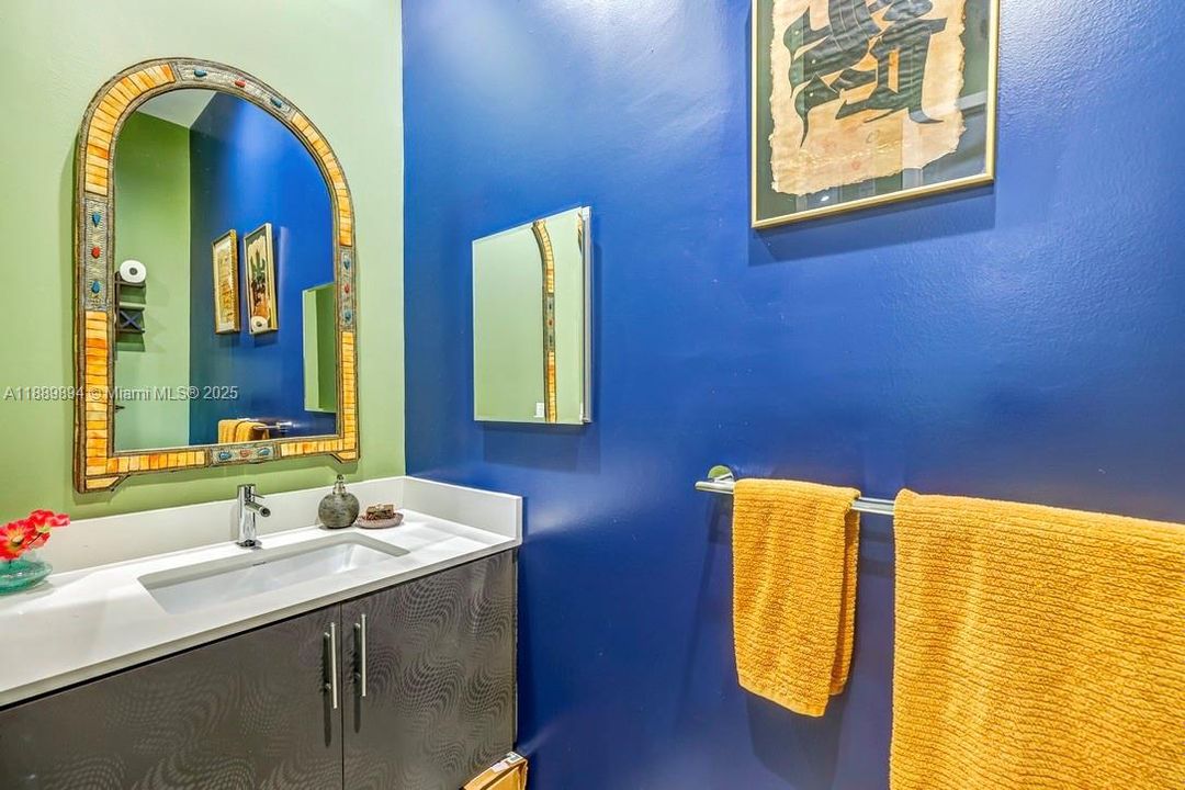 合同活跃: $885,000 (4 贝兹, 3 浴室, 2261 平方英尺)