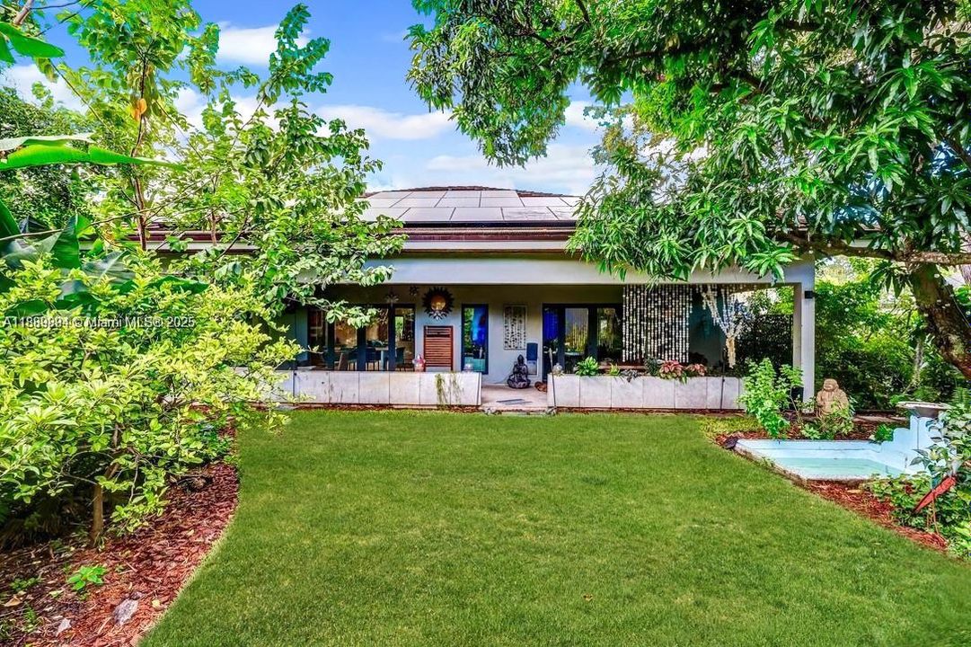 合同活跃: $885,000 (4 贝兹, 3 浴室, 2261 平方英尺)