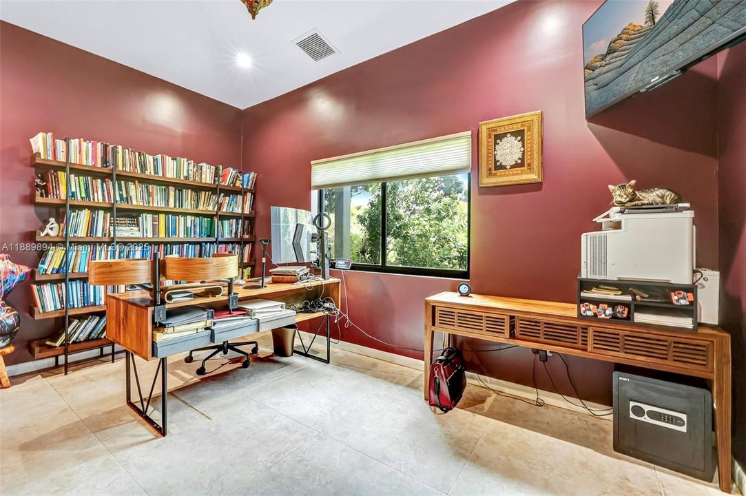 合同活跃: $885,000 (4 贝兹, 3 浴室, 2261 平方英尺)