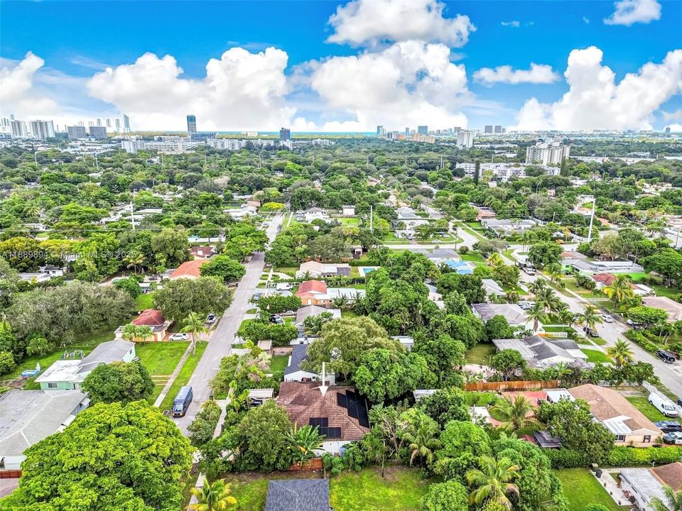 合同活跃: $885,000 (4 贝兹, 3 浴室, 2261 平方英尺)