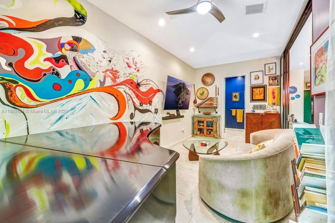 合同活跃: $885,000 (4 贝兹, 3 浴室, 2261 平方英尺)