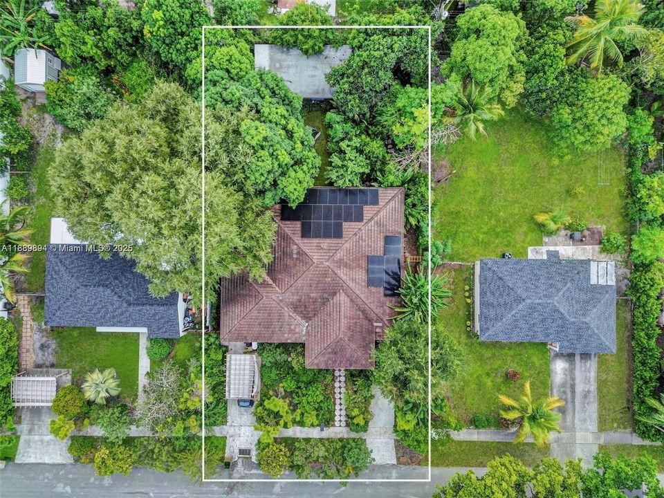 合同活跃: $885,000 (4 贝兹, 3 浴室, 2261 平方英尺)