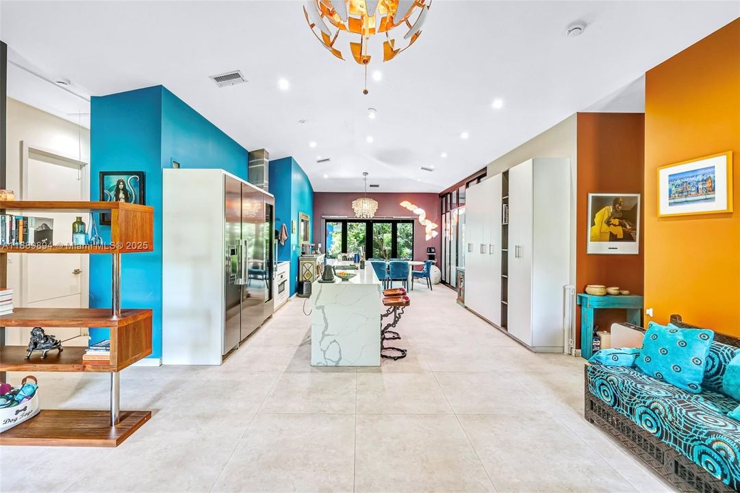 合同活跃: $885,000 (4 贝兹, 3 浴室, 2261 平方英尺)