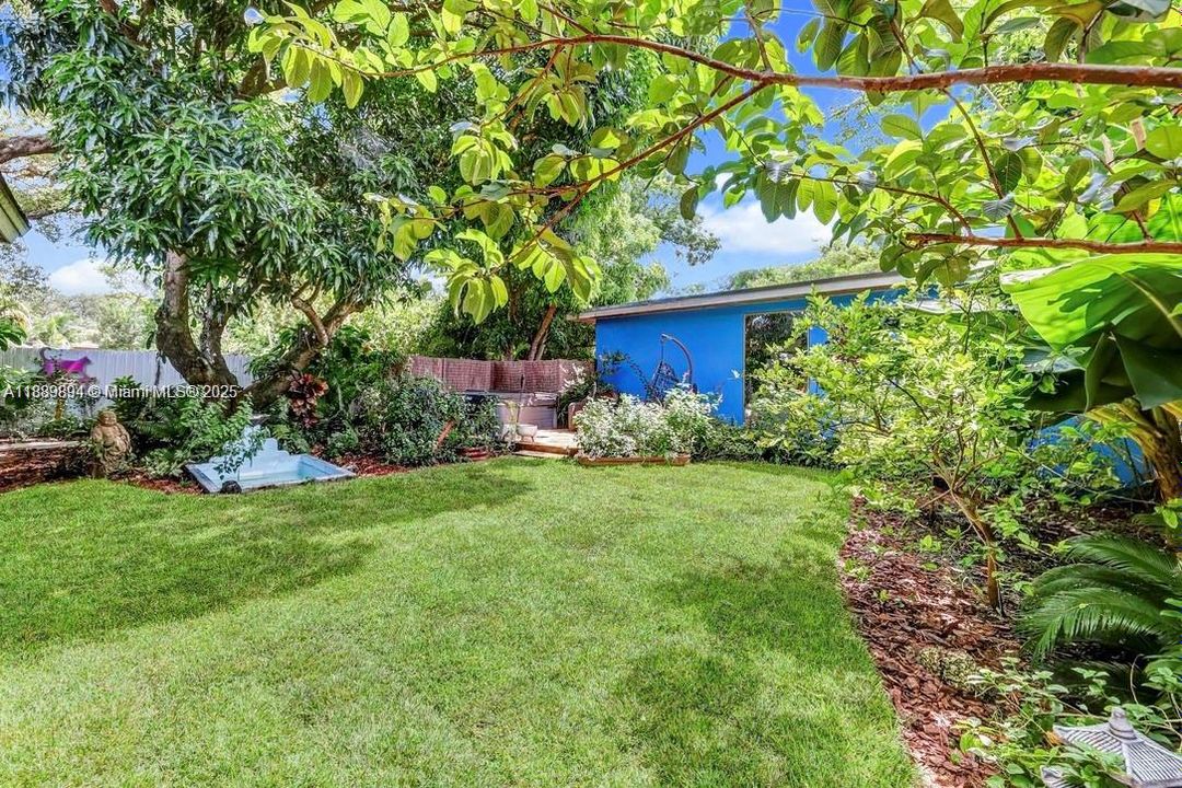 合同活跃: $885,000 (4 贝兹, 3 浴室, 2261 平方英尺)