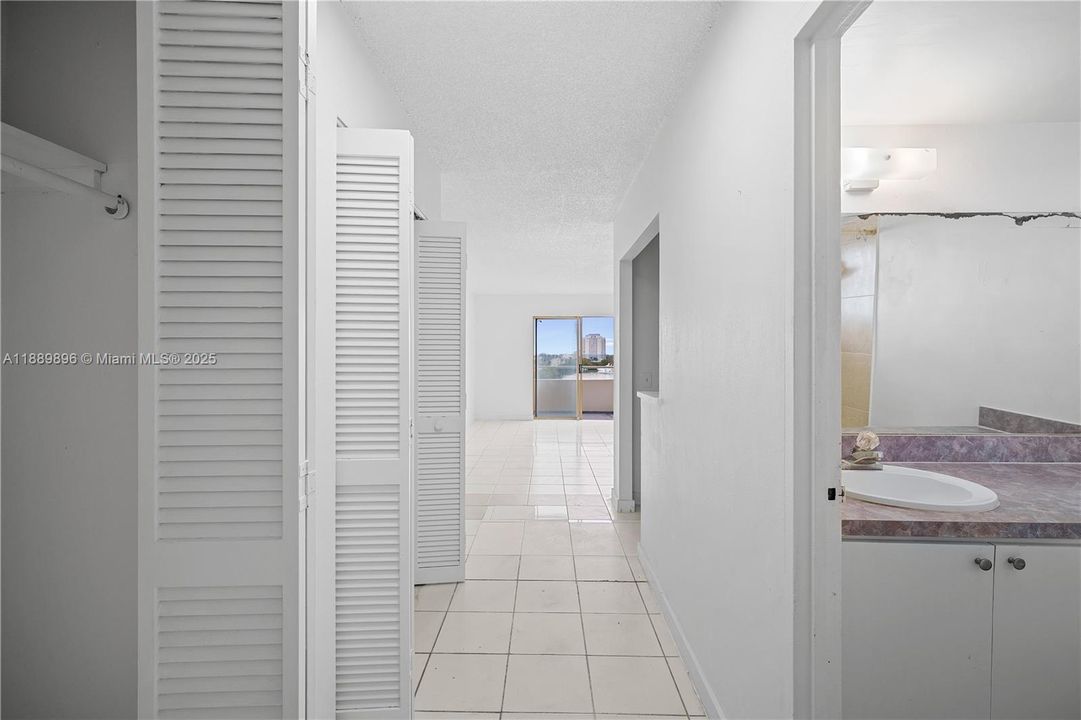 待售: $235,000 (0 贝兹, 1 浴室, 444 平方英尺)