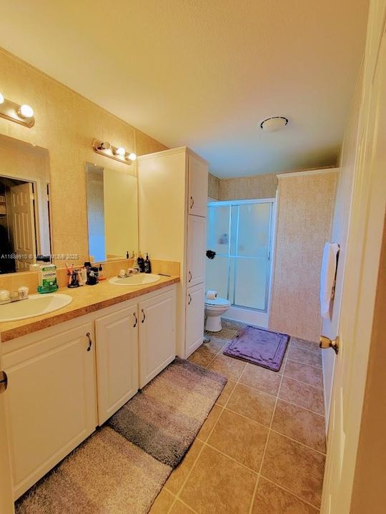 На продажу: $599,900 (2 спален, 2 ванн, 0 Квадратных фут)