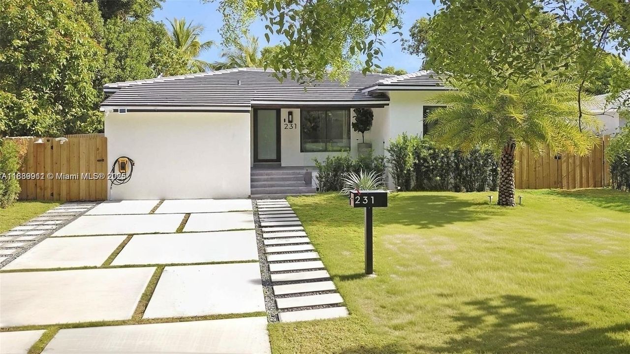 Недавно продано: $1,225,000 (3 спален, 2 ванн, 1538 Квадратных фут)