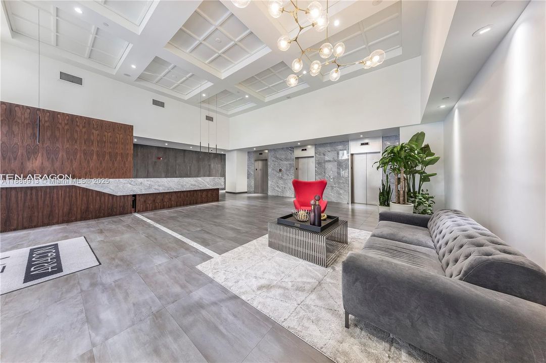 For Sale: $500,000 (1 beds, 1 baths, 753 Square Feet)